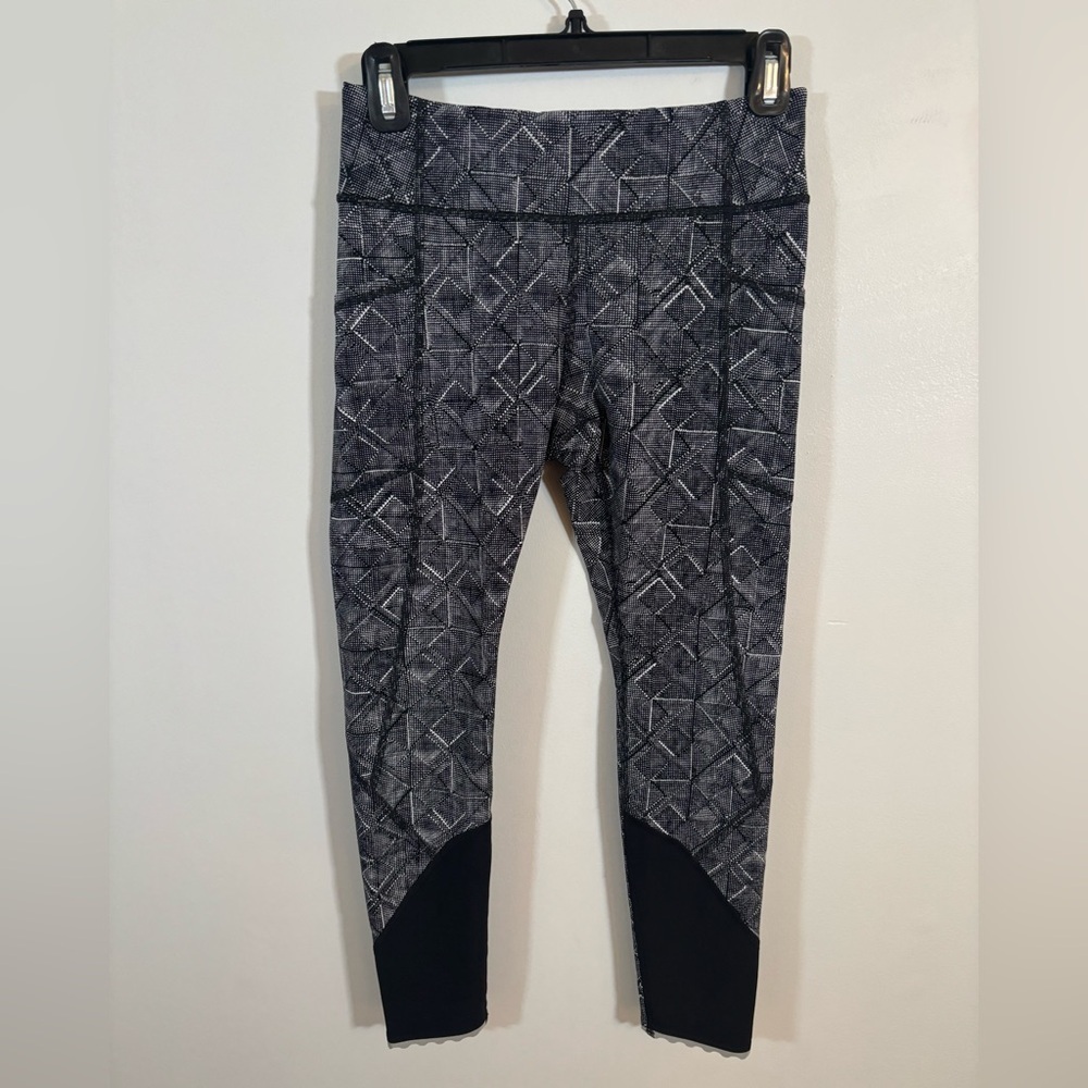 Lululemon Power Thru Crop Leggings 6 Black White Geo Mesh Pocket